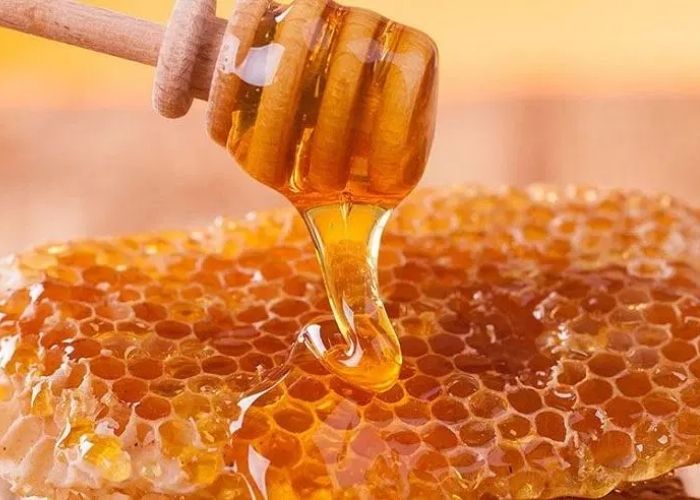 Nằm mơ thấy mật ong đặc quánh chứng tỏ bạn đang có cuộc sống giàu sang, phú quý