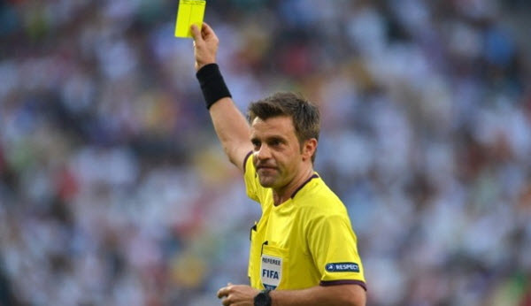 Cầu thủ nhận thẻ vàng như một lời cảnh cáo của trọng tài, điều này được quy định rõ trong luật thẻ vàng trong bóng đá