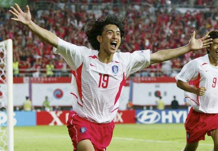Ahn Jung Hwan đã xuất sắc ghi bàn thắng vàng ở vòng 2 World Cup 2002
